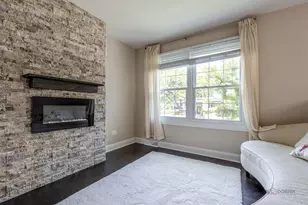 690 MacArthur Dr, Buffalo Grove, IL 60089 - Photo 8