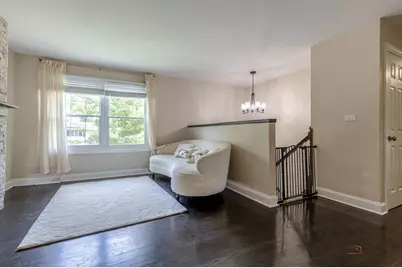 690 Macarthur Drive, Buffalo Grove, IL 60089 - Photo 2