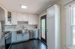 690 MacArthur Dr, Buffalo Grove, IL 60089 - Photo 10