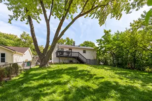 690 MacArthur Dr, Buffalo Grove, IL 60089 - Photo 22