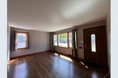 2714 W 97th Street, Evergreen Park, IL 60805 - Photo 2