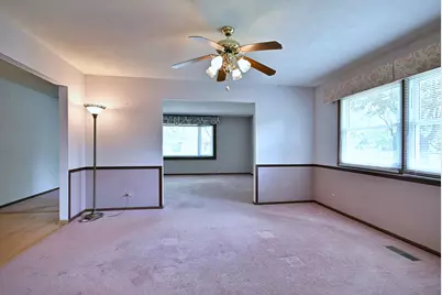 132 S Staffire Drives, Schaumburg, IL 60193 - Photo 12