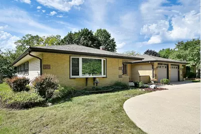 132 S Staffire Drives, Schaumburg, IL 60193 - Photo 2