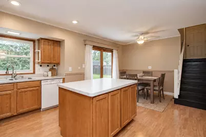 5112 W Greenbrier Drive, McHenry, IL 60050 - Photo 4