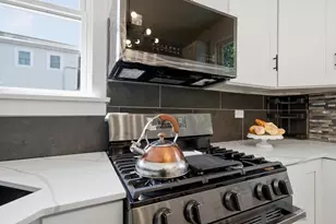 7948 S Colfax Ave, Chicago, IL 60617 - Photo 12