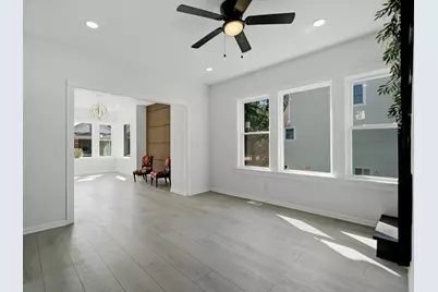 7948 S Colfax Avenue, Chicago, IL 60617 - Photo 10