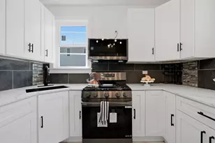 7948 S Colfax Ave, Chicago, IL 60617 - Photo 14