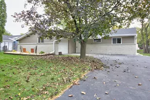 153 W Briarcliff Rd, Bolingbrook, IL 60440 - Photo 2