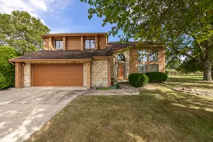 9S041 Stearman Dr, Naperville, IL 60564 - Photo 2