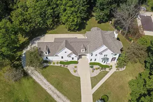 2027 Oak Forest Dr, Morris, IL 60450 - Photo 2