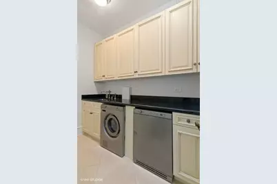 55 E Erie Street #5302, Chicago, IL 60610 - Photo 36