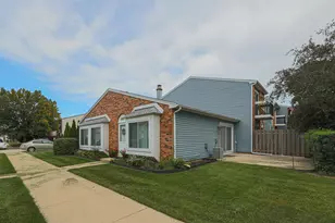 2003 Sudbury Dr, Hoffman Estates, IL 60169 - Photo 2