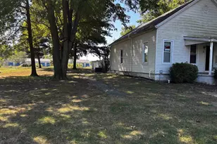 660 W Jackson St, Virden, IL 62690 - Photo 2