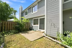 1989 Georgetown Ln, Hoffman Estates, IL 60169 - Photo 18