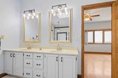 7645 W Rascher Avenue, Chicago, IL 60656 - Photo 16