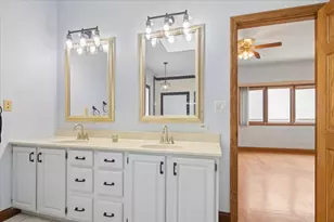 7645 W Rascher Ave, Chicago, IL 60656 - Photo 16