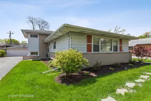 331 E Lake Ave, Glenview, IL 60025 - Photo 1
