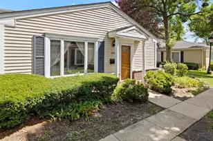 1532 Cove Dr, Prospect Heights, IL 60070 - Photo 2