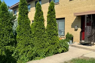 639 Maple Ct, Mount Prospect, IL 60056 - Photo 2