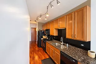 210 S Desplaines St, Chicago, IL 60661 - Photo 4