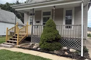 603 W Oakland Ave, Bloomington, IL 61701 - Photo 2