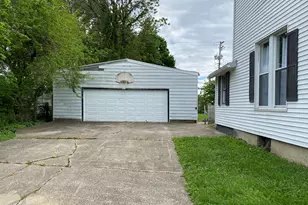 103 E Church St, Champaign, IL 61820 - Photo 2