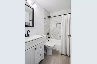 71 E Division Street #402, Chicago, IL 60610 - Photo 10