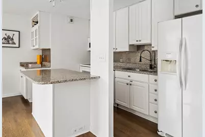 71 E Division Street #402, Chicago, IL 60610 - Photo 8