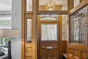 2831 N Pine Grove Ave, Chicago, IL 60657 - Photo 4