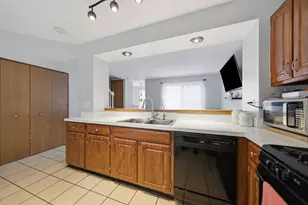 6374 Nugget Cir, Hanover Park, IL 60133 - Photo 8
