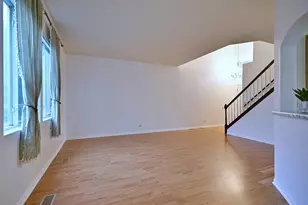 1087 Delta Dr, Elgin, IL 60123 - Photo 8