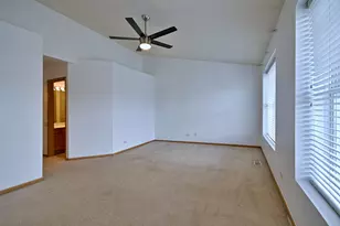 1087 Delta Dr, Elgin, IL 60123 - Photo 24