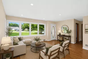 7N435 Linden Ave, Medinah, IL 60157 - Photo 6