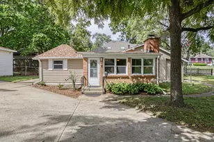 421 Thornton St, Lockport, IL 60441 - Photo 2