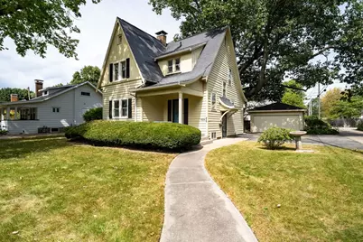 1604 E Jackson Street, Bloomington, IL 61701 - Photo 2