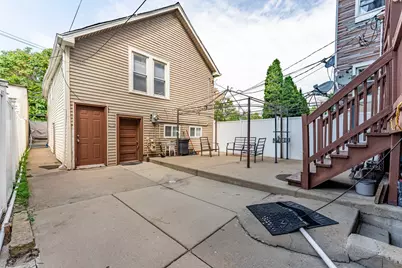 9018 S Houston Avenue, Chicago, IL 60617 - Photo 24