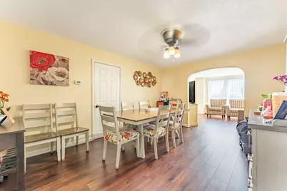 9018 S Houston Avenue, Chicago, IL 60617 - Photo 16
