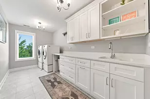 323 E 3rd St, Elmhurst, IL 60126 - Photo 32