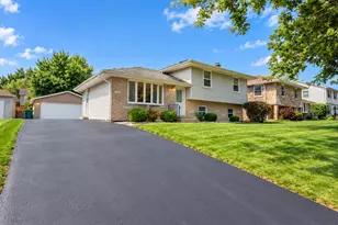 1705 Corregidor St, Joliet, IL 60435 - Photo 2