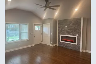 10042 S Princeton Avenue, Chicago, IL 60628 - Photo 6