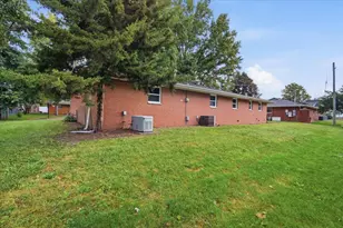 404 Sunset Dr, Heyworth, IL 61745 - Photo 18