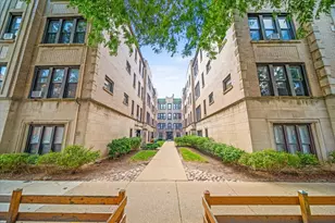 641 W Roscoe St, Chicago, IL 60657 - Photo 1