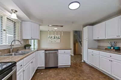 321 Desmond Drive, Schaumburg, IL 60193 - Photo 10