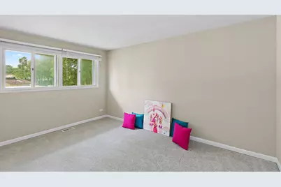 321 Desmond Drive, Schaumburg, IL 60193 - Photo 18