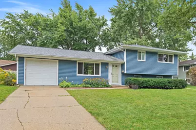 321 Desmond Drive, Schaumburg, IL 60193 - Photo 2