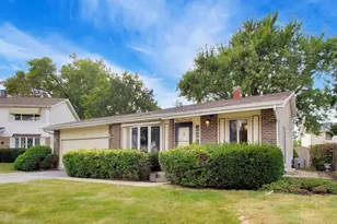 1009 Beverly Ct, Lombard, IL 60148 - Photo 2