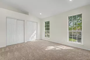 1187 Regency Dr, Schaumburg, IL 60193 - Photo 8