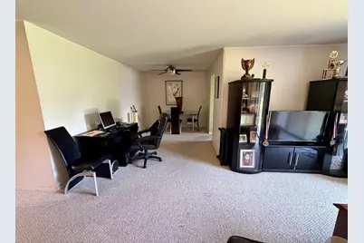 871 E Coach Road #5, Palatine, IL 60074 - Photo 4