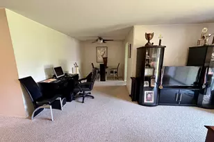 871 E Coach Rd, Palatine, IL 60074 - Photo 4