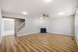 2038 Farnham Ct, Schaumburg, IL 60194 - Photo 2